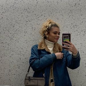 Meet your Posher, Eve